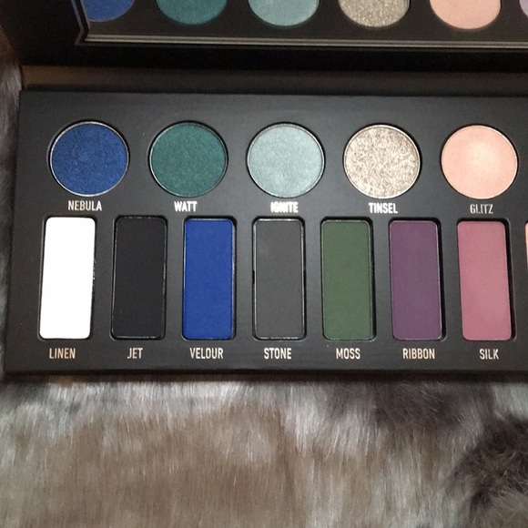 KvD MetalMatte Eyeshadow Palette - Picture 3 of 8